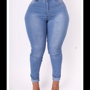 Curvy medium wash jeans